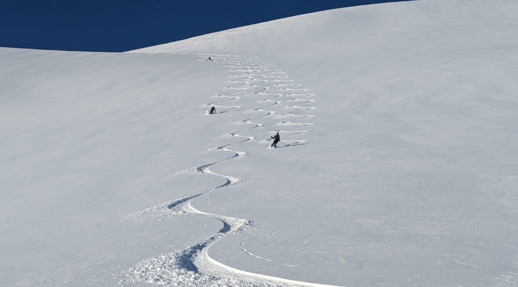 fantastische pulverabfahrt rornestinden lyngen season start 2020